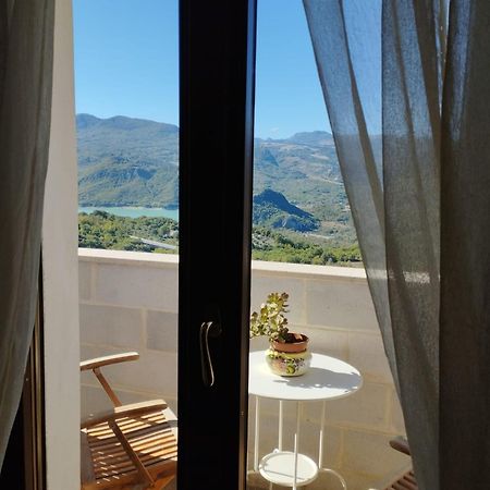B&B "Za' Vittoria"#Lagodibomba Exteriör bild